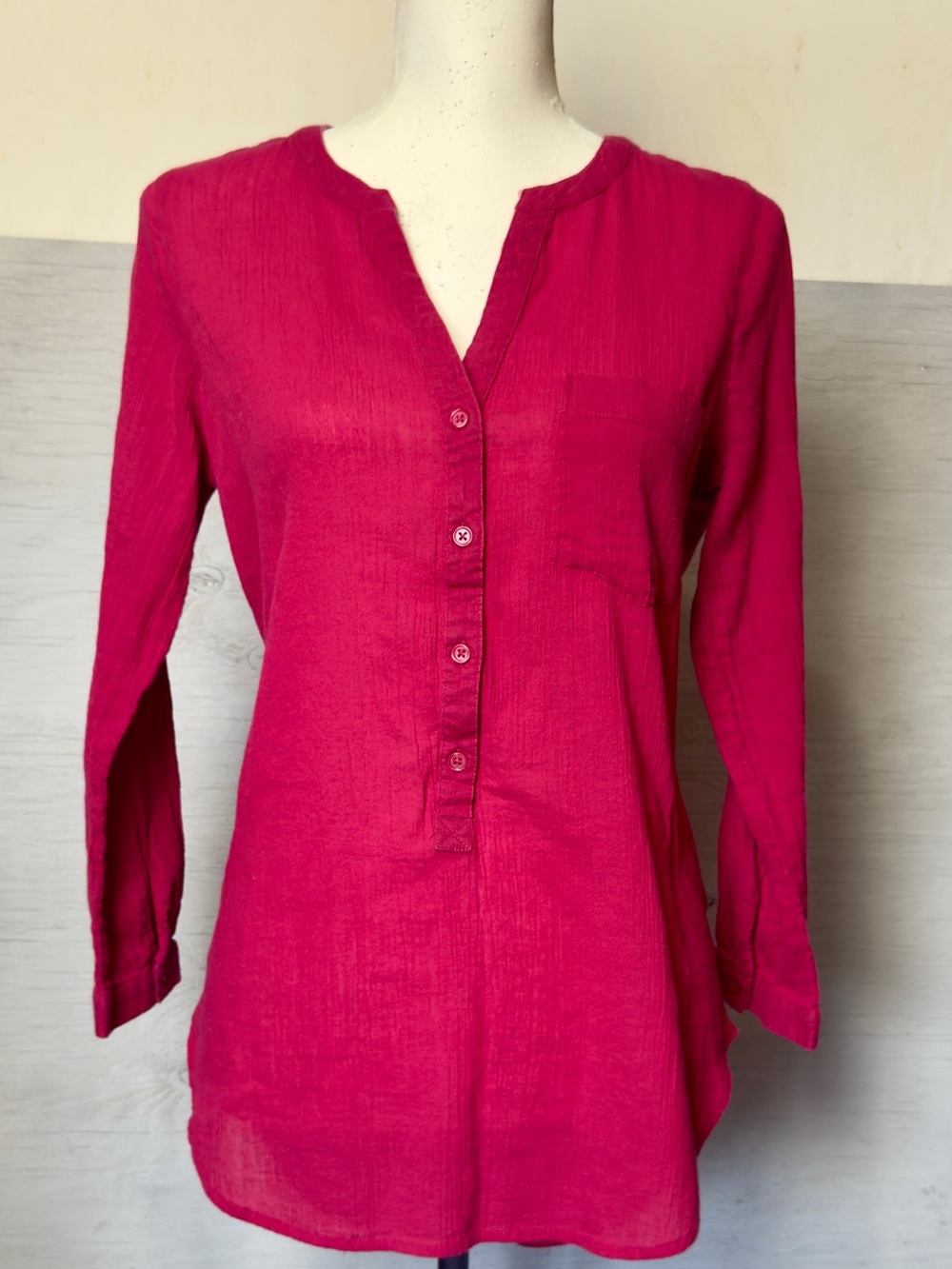 Old Navy fuchsia button-placket long sleeve tunic shirt Women’s size medium | h